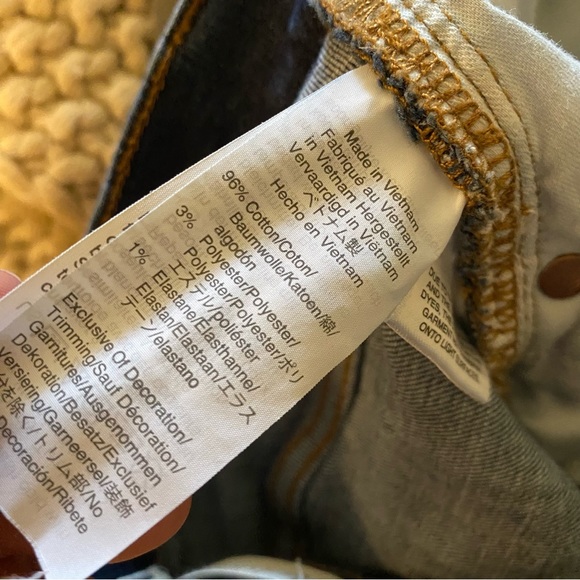 Madewell High Rise Denim Shorts in Danny Wash 27 - Picture 3 of 5